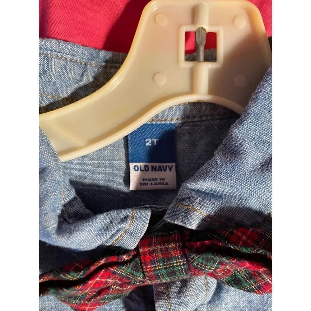 Old Navy boys chambray denim, longsleeve shirt with plaid bowtie size 2T ￼